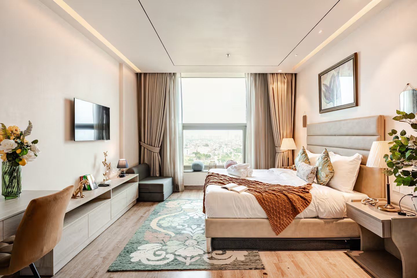Bridgerton Sunflower - Studio Apartment