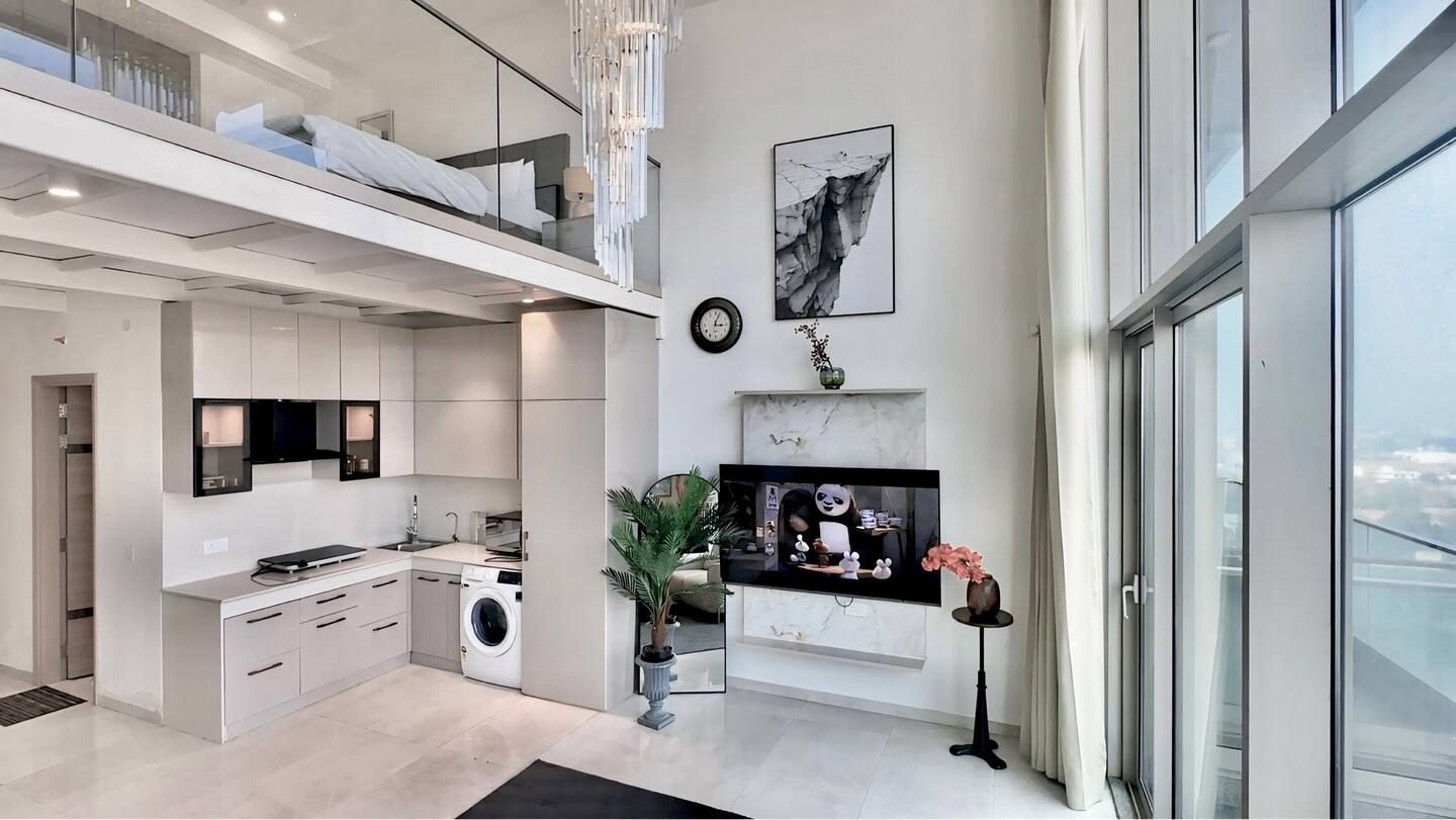 Bridgerton Home - Duplex Apartment